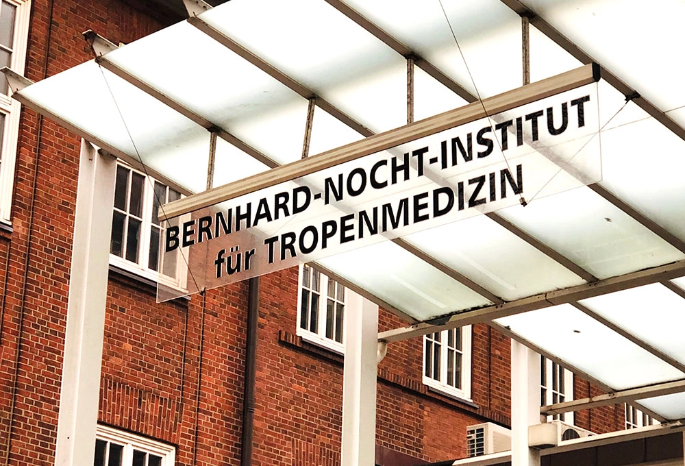 Das Eingangsschild zum Bernard-Nocht-Institut für Tropenmedizin